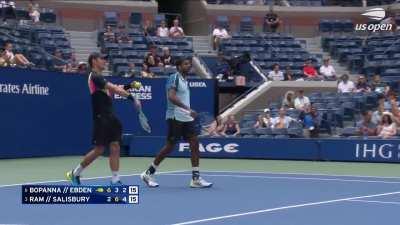 In an incredible act of sportsmanship, Rohan Bopanna asks the umpire to overturn her decision.