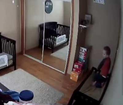 This mother tried using her video camera microphone, and this is how her kid responds.