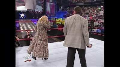 Can we just take a second to appreciate this beautiful moment from Vince McMahon to Trish Stratus 🔥 so proud of Vince 👏