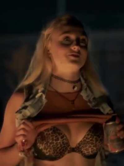 Sophie Turner Bra Flash ( Video )