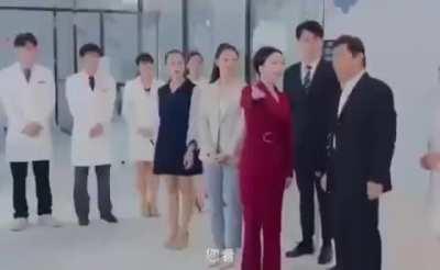 中国秘密研制的芯片光刻机面世 震惊全世界 美国：我认输了