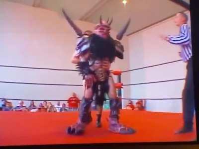 @ChrisHero shared this awesome clip. I didnt know Odorous stepped into the squared circle.