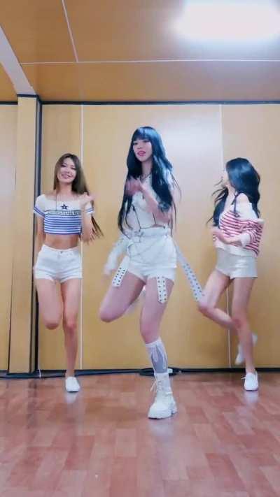 Aespa- Karina ft. SNSD Tiffany + Sooyoung