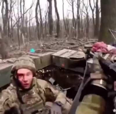 Russian soldier encounters two wounded Ukrainian soldiers in their foxhole [Graphic]