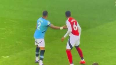 Kyle Walker's attempt to defend Gabriel's goal 😂