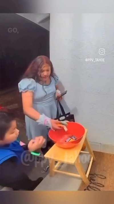 With that video of the family taking all the candy going viral, I figured this is worth a share: kindhearted family replaces empty candy bowl