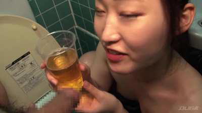 Enjoy the sound of piss gulping as she asked for a cup in the toilet (JAV)