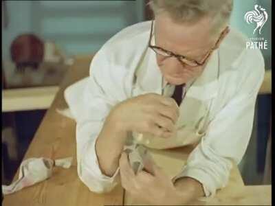 This guy's precision icing skills (1959)