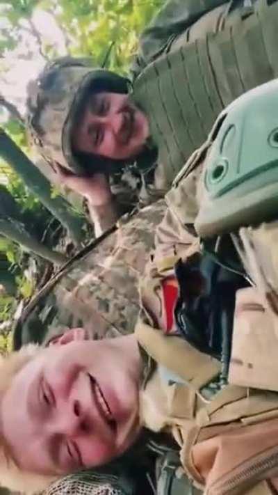 Ukrainian soldier vs Russian soldier 1 on 1 comparison when getting shelled (English subtitles in the comments)