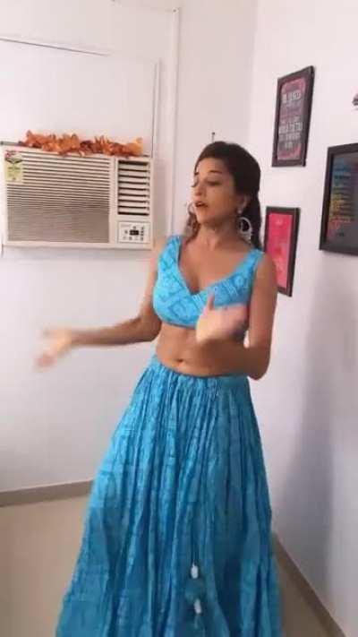 Monalisa flaunting her goods in another reel