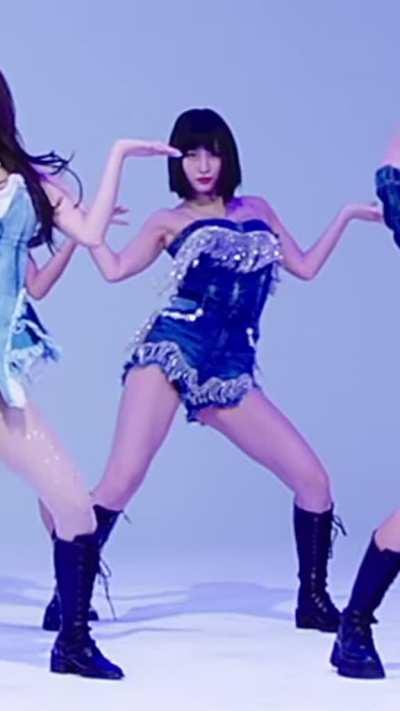 TWICE - Momo