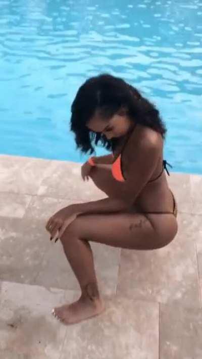 Brittany Renner 🍑 throwback