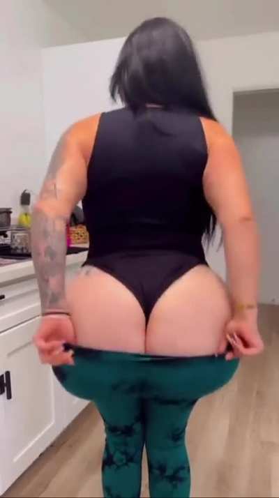 Damn She Gotta Dumb Booty 