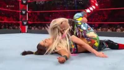 Alexa defeats Bayley