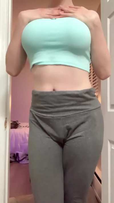 Stepbro is your cock hard in your boxers?? 🍑 let’s chat 💕 just check the comments for a 🥵 link 👇 