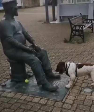 That statue hates dogs and should be torn down.