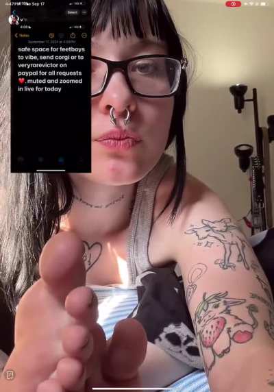 lovethysinnerr is LIVE…Badass GothFeet ;)