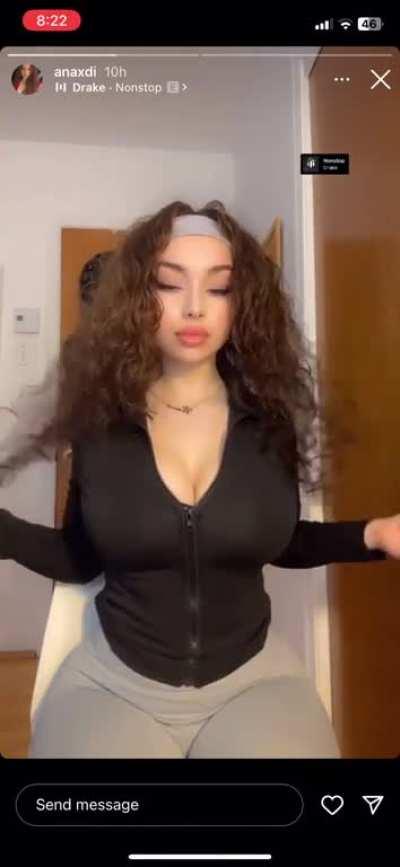 OHH I JUST WANT HER TIGHT PUSSY 🤤🤤🤤AND HER BIG JUICY TITS TO SMASH MY MEAT