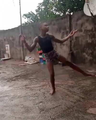 This 11-Year-Old boy from Nigeria received a scholarship from New York’s ABT Jacqueline Kennedy Onassis School of Dance after they saw his barefoot ballet performance online