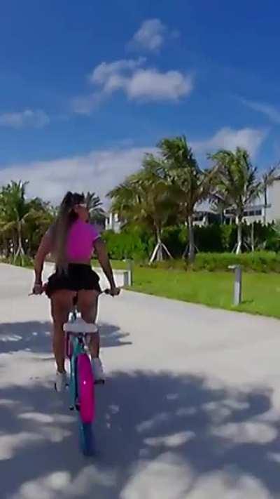 Bimbo Buttplug Bike Ride❤️