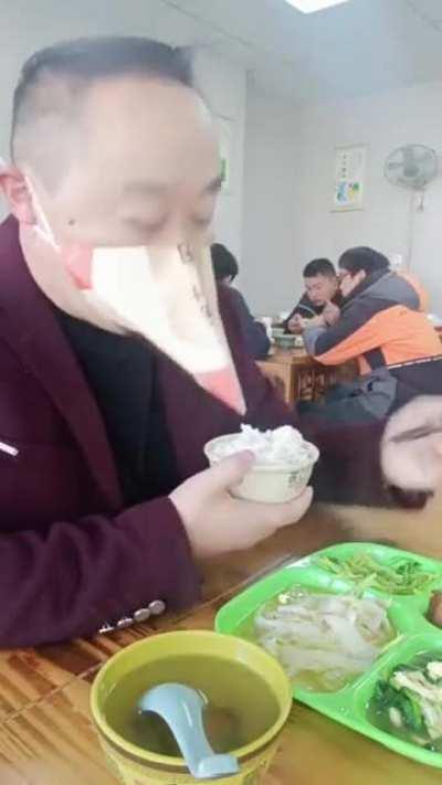 This new covid mask developed in China let's you easily eat.