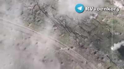 Ru pov : Ukrainians getting shelled by Russian artillery in Klescheevka