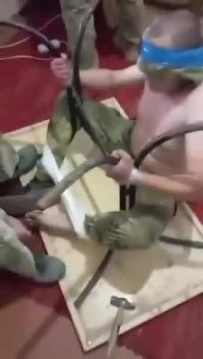 UA Pov: Russian POW tortured by Ukrainian soldiers 