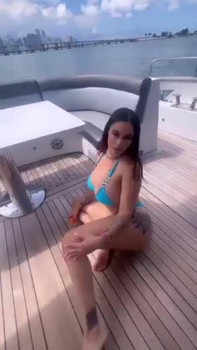 Boat twerk