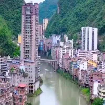 Zhaotong City (China): the narrowest city in the world bordering the provinces of Guizhou to the south and southeast and Sichuan to the northeast, north, and west.