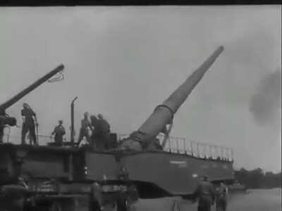 German 28 cm SK L/50 gun and a 28cm Krupp K5 bombard the English coast from Pais-de-Calais, France. 1942