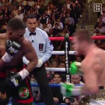 Theres a reason they call it the sweet science. Canelo Alvarez demonstrating sublime head movement. 🥊