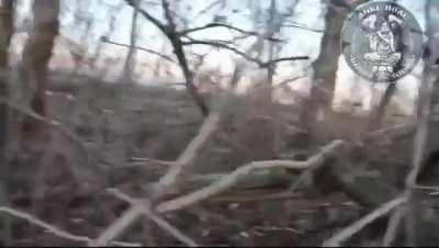 Ukrainians attack Russians in dugout with incoming very near (67th brigade)