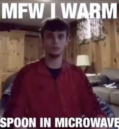 Do NOT warm spoon in microwave 😞😞😞 it made scary nois and made ice creem taste like metal 🤮🤮🤮