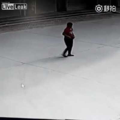 Woman decides to let it rip in broad daylight.