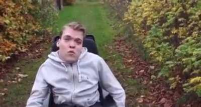 Video viser Kristian Heegaard chikanere en kvinde på vej til fest