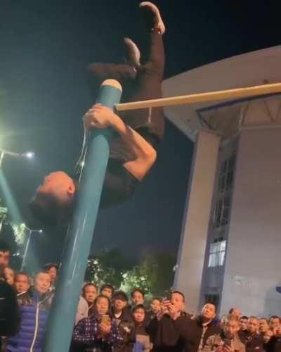 This guy's core strength