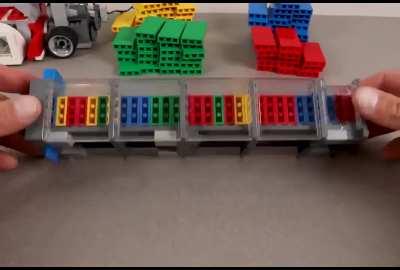 Man makes amazing auto domino machine