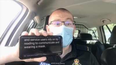 This paramedic in the UK has found an innovative way to communicate with hard of hearing patients while wearing a face mask