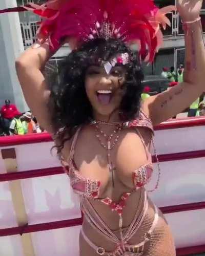 Shenseea shaking that booty at carnival 🔥