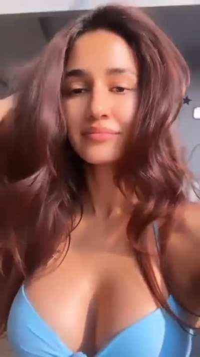 Lovely cleavage of disha