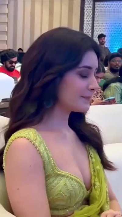 Rashi Khanna 😍