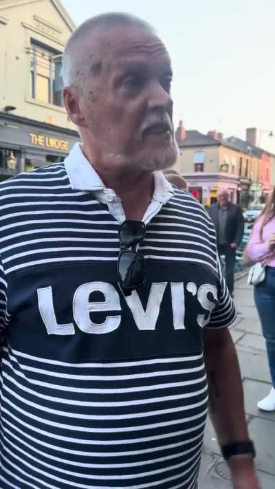 Old Fella kicked out of Pub for peeing in the sink 