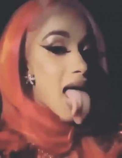 Cardi (GIF)