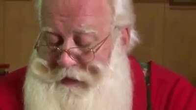 Santa's commitment to his job makes him be present when terminally ill kid is scared of dying before Christmas