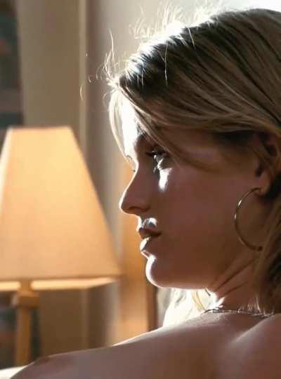 Alice Eve in Crossing Over, 2009