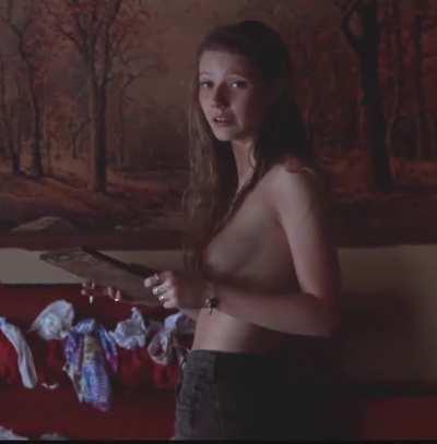 Gwyneth Paltrow (Flesh and Bone 1993 - Side-Boob)