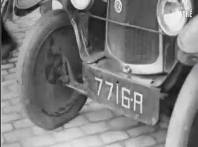 Paris 1927 and an ingenious solution to a common parking problem...