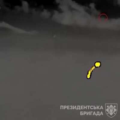 Video allegedly shows a member of Ukraine's Presidential Brigade shooting down a cruise missile with a stinger!