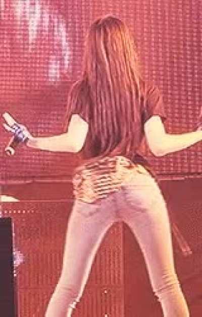 Krystal Jung’s Thicc booty 🍑