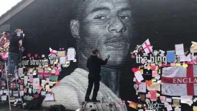 Marcus Rashford's mural in Withington being repaired by street artist Akse 🧑‍🎨